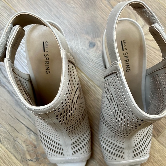Call it Spring cream bootie heels - size 8.5 - Picture 4 of 4